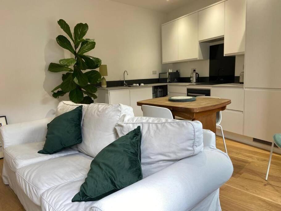 Poets Rest, Free Parking, Ev Socket Fees Apply Walk To Beach Brighton Екстер'єр фото
